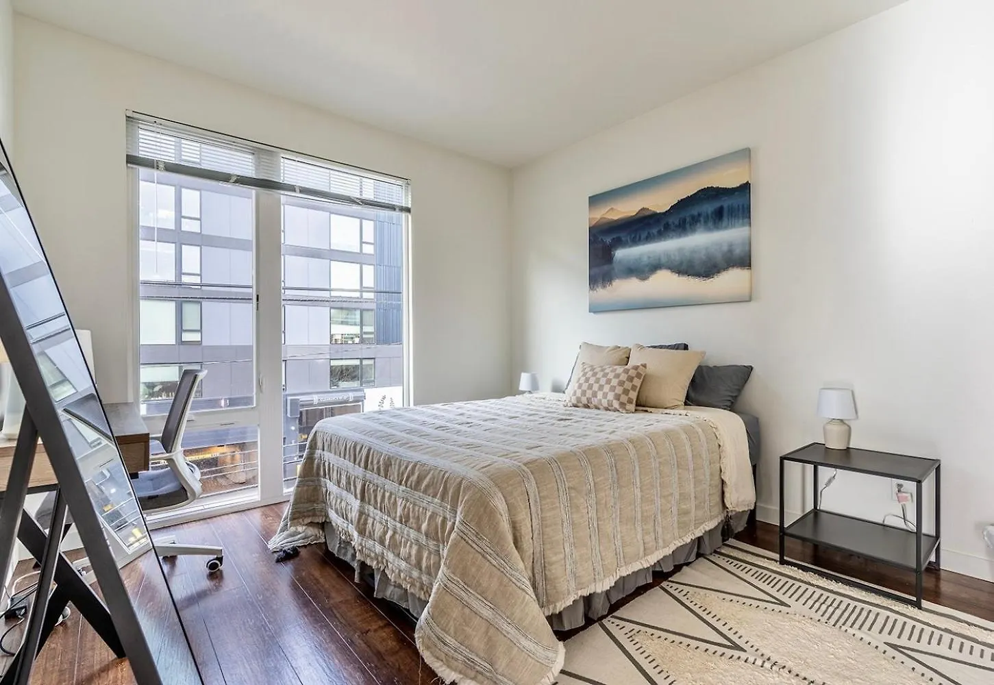 Close Downtown Modern Apartment - Pet Friendly, Wifi, Rooftop Views Seattle