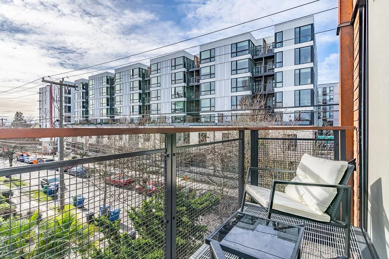 Close Downtown Modern Apartment - Pet Friendly, Wifi, Rooftop Views Seattle 0*,  United States