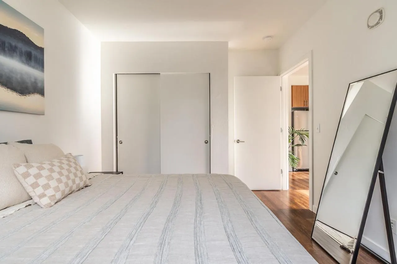 Close Downtown Modern Apartment - Pet Friendly, Wifi, Rooftop Views Seattle 0*,