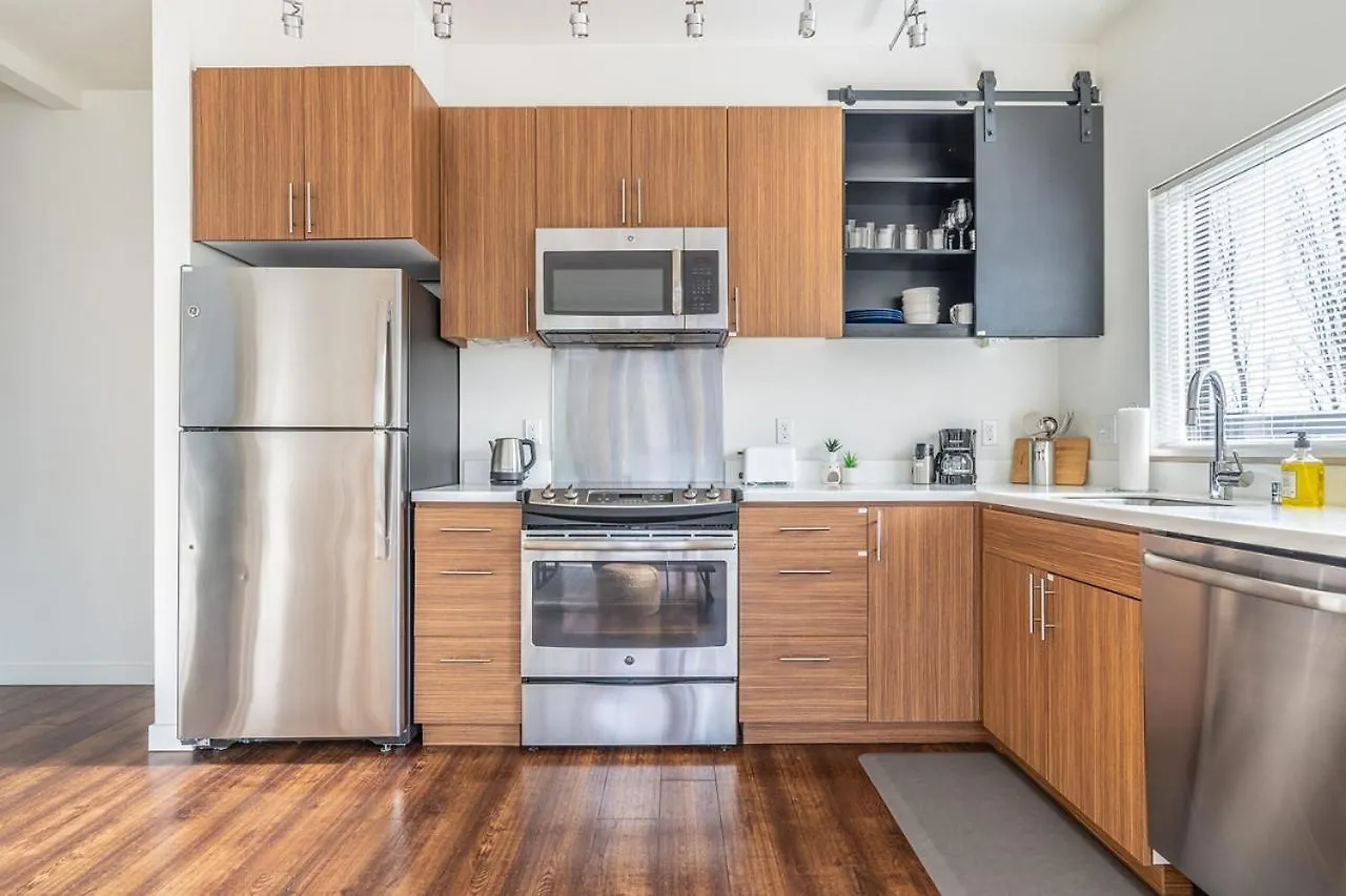Close Downtown Modern Apartment - Pet Friendly, Wifi, Rooftop Views Seattle 0*,  United States