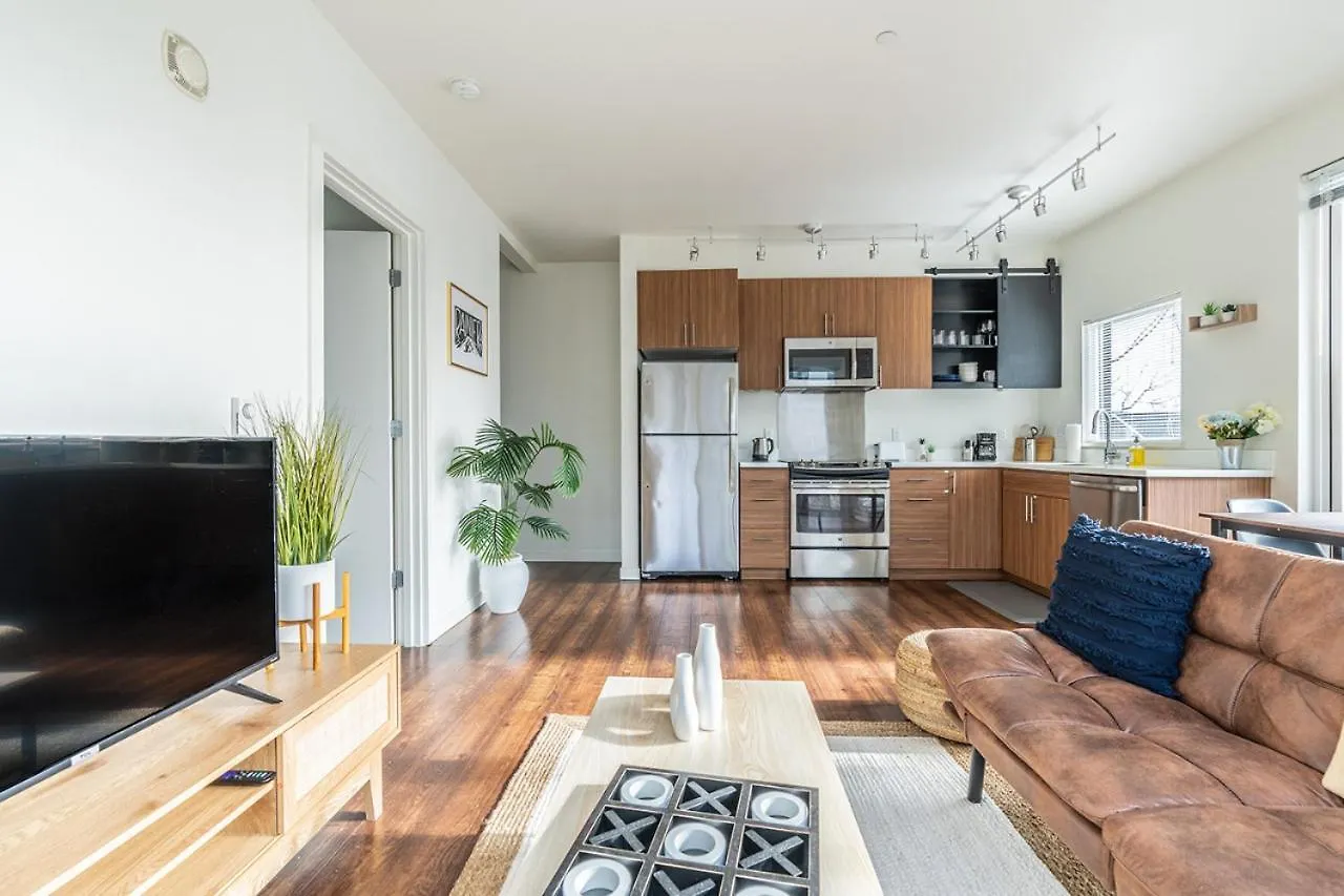 Close Downtown Modern Apartment - Pet Friendly, Wifi, Rooftop Views Seattle