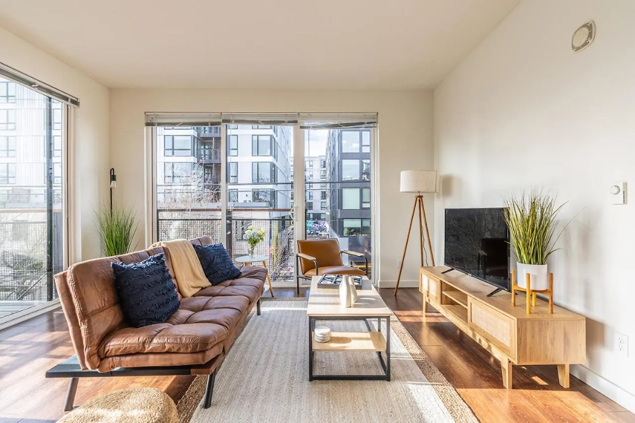 Close Downtown Modern Apartment - Pet Friendly, Wifi, Rooftop Views Seattle
