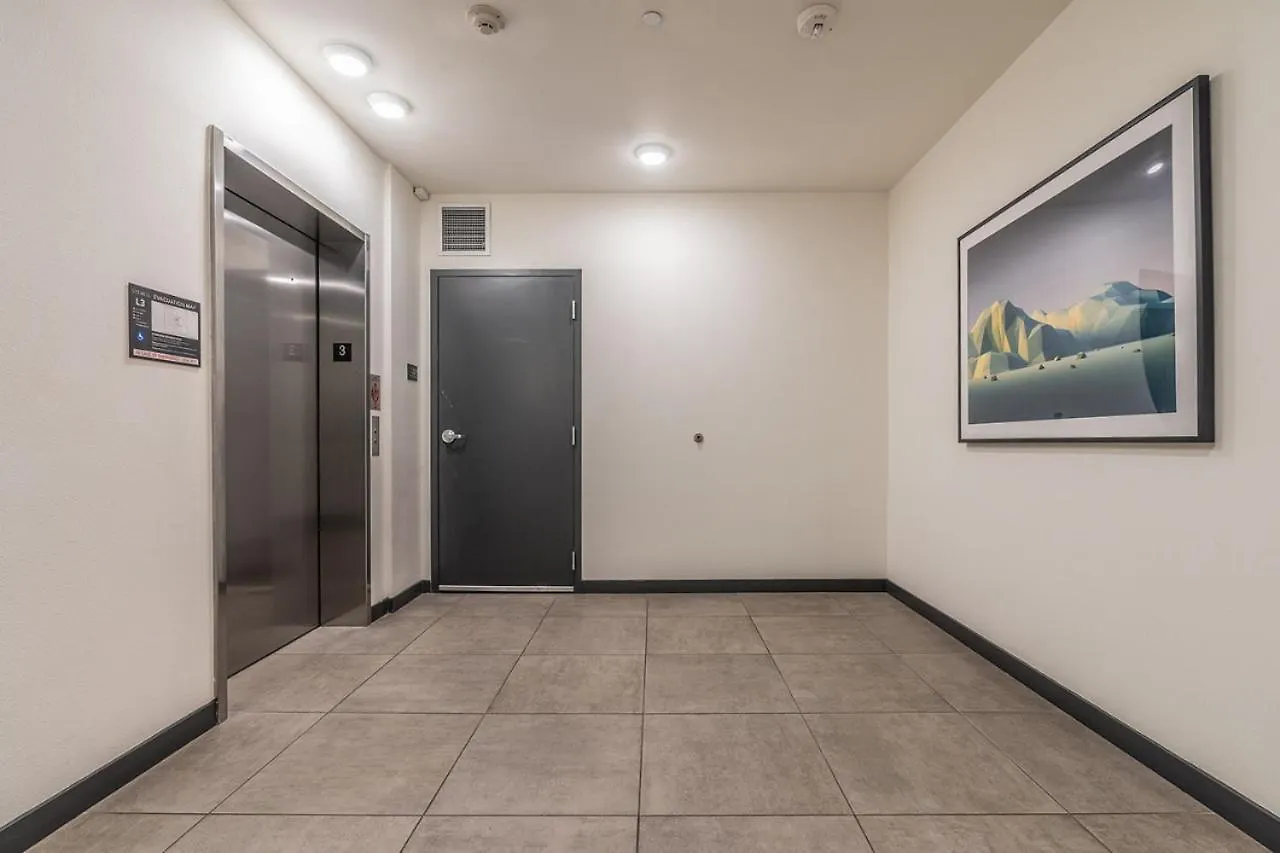 Close Downtown Modern Apartment - Pet Friendly, Wifi, Rooftop Views Seattle