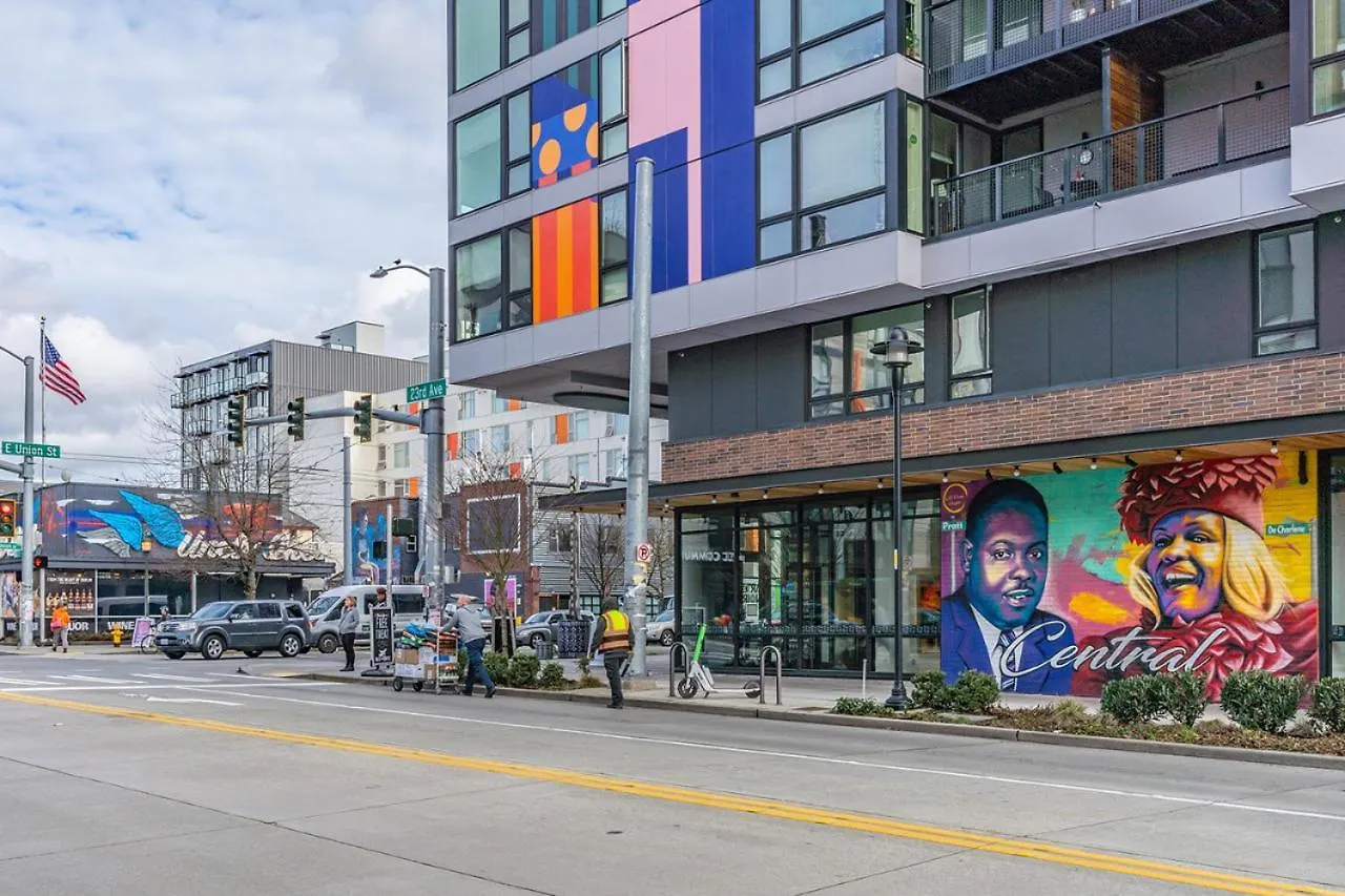 Close Downtown Modern Apartment - Pet Friendly, Wifi, Rooftop Views Seattle