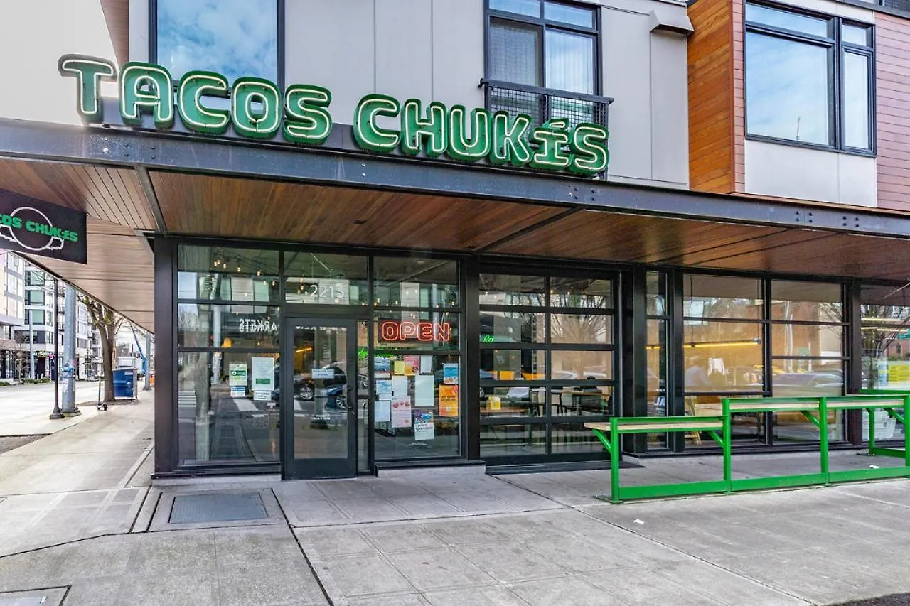 Close Downtown Modern Apartment - Pet Friendly, Wifi, Rooftop Views Seattle